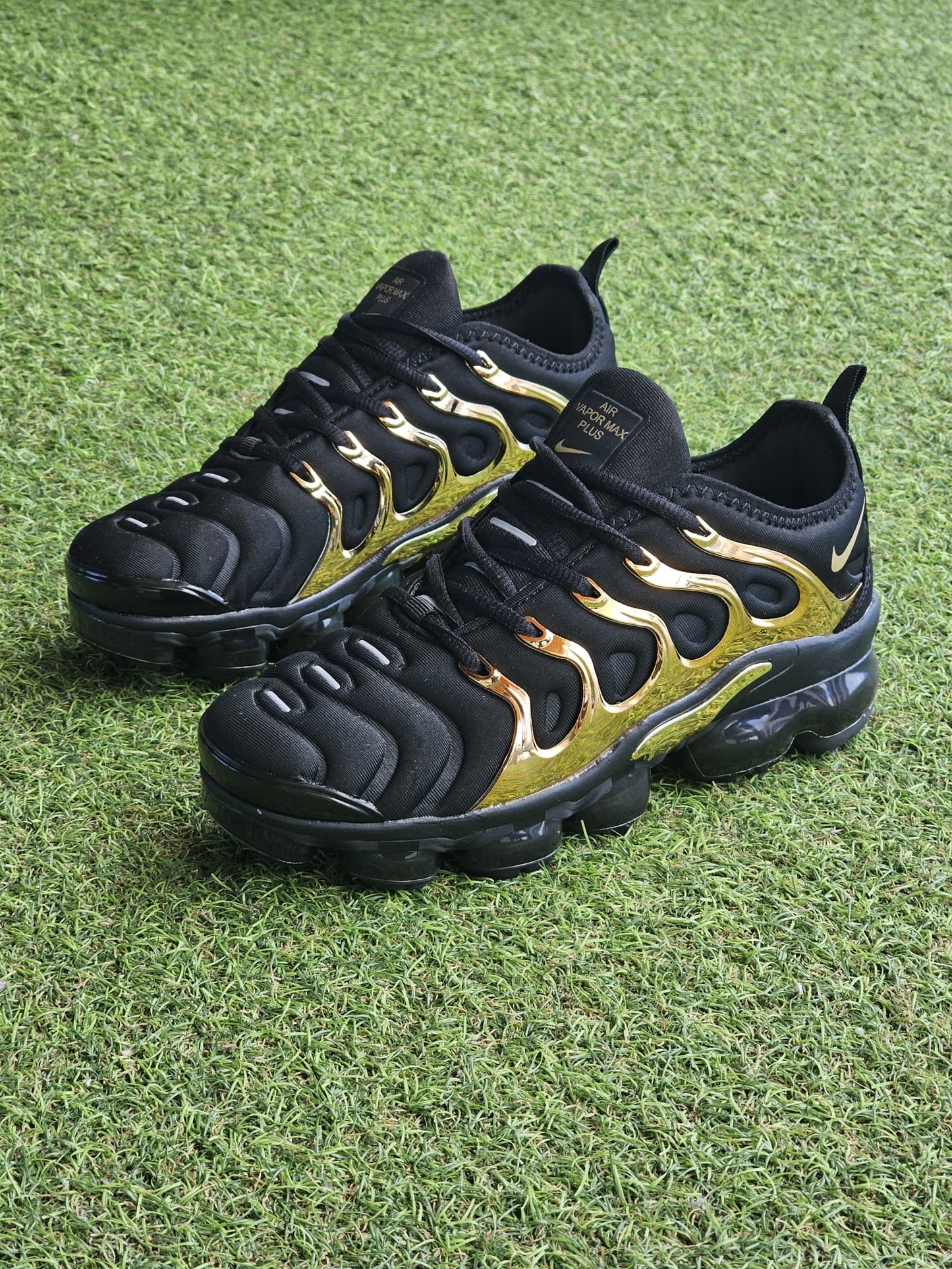 VAPORMAX NEGRAS/DORADAS CONTRAREEMBOLSO